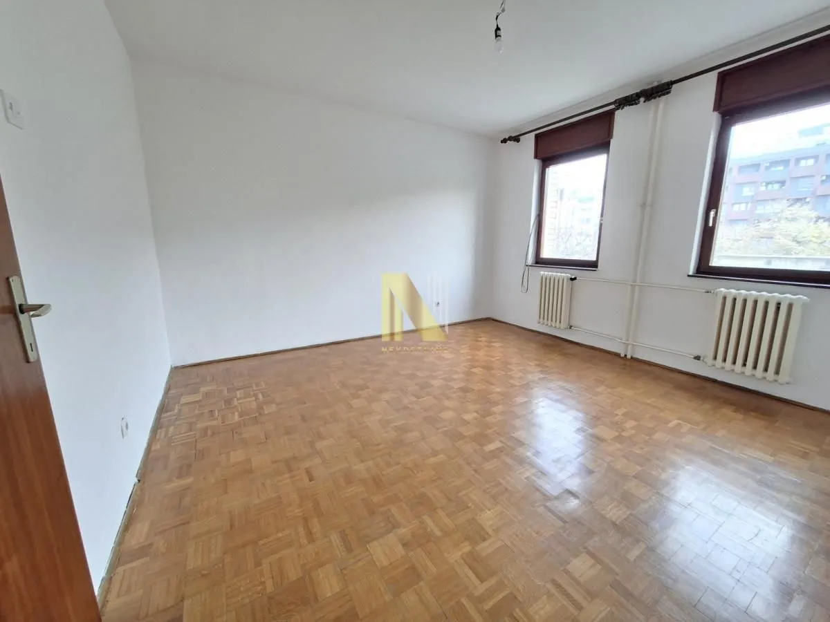 Prodaja, četvorosoban stan, 95m², Sajmište, Novi Sad