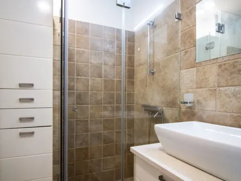 Prodaja, dvosoban stan, 75m², Dobrota, Kotor - image 16