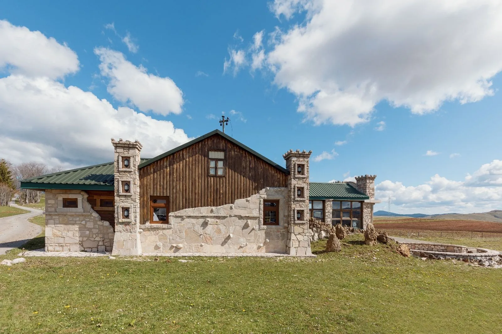 Sale, office space, 300m², Žabljak, Crna Gora