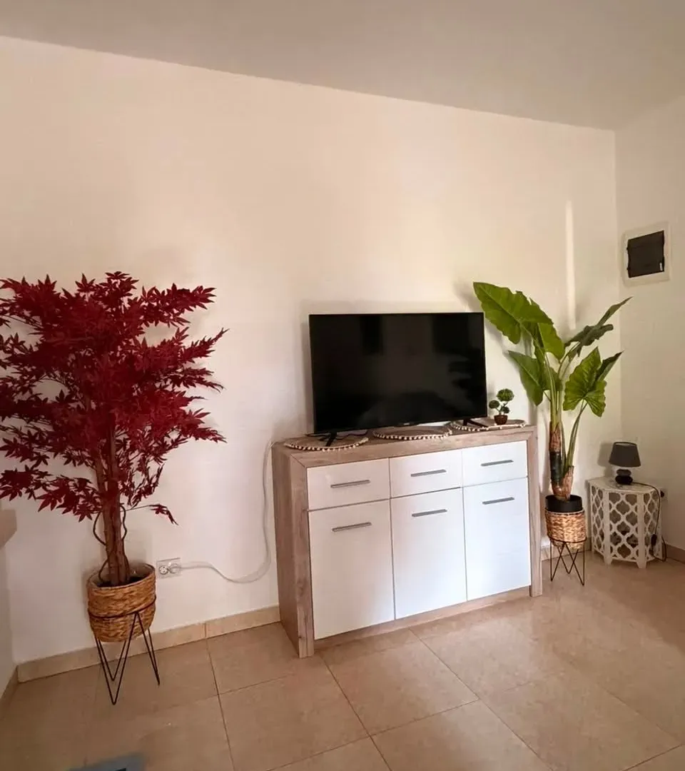 Izdavanje, jednosoban stan, 45m², Bijela, Herceg Novi