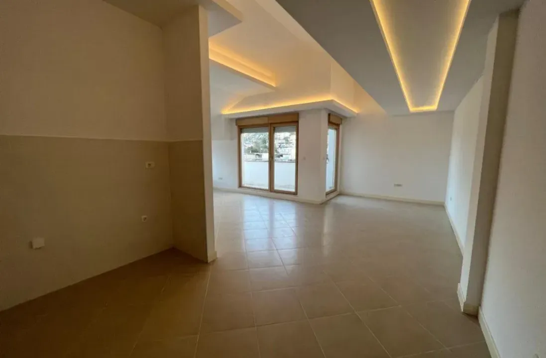 Prodaja, trosoban stan, 100m², Dobrota, Kotor