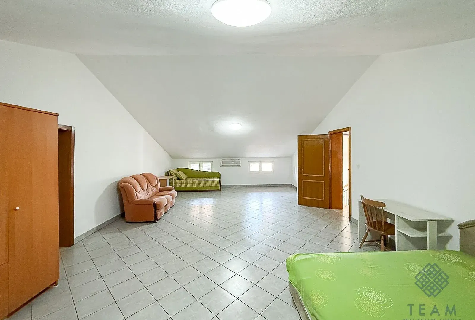 Rent, house, 400m², Zlatica, Podgorica