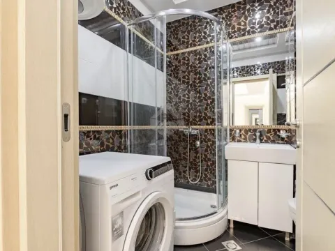 Sale, two bedroom apartment, 90m², Budva, Crna Gora - image 18