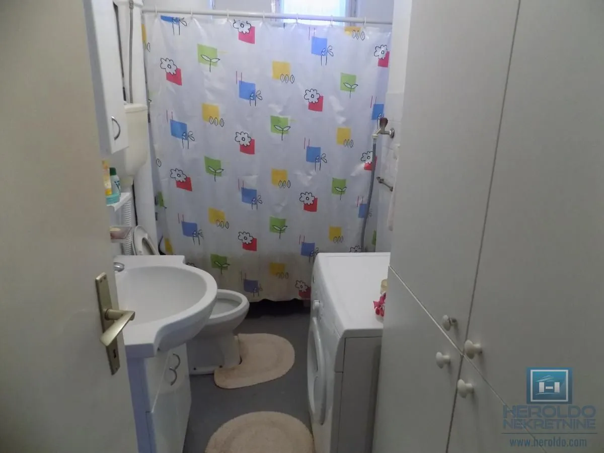 Prodaja, trosoban stan, 60m², Centar, Paraćin
