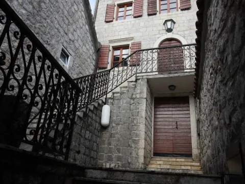 Prodaja, kuća, 285m², Perast, Kotor - image 8