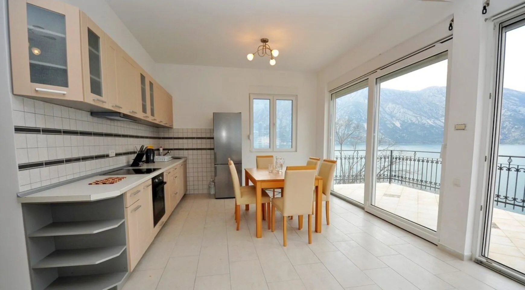 Sale, house, 424m², Kostanjica, Kotor
