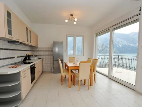 Prodaja, kuća, 424m², Kostanjica, Kotor - image 15