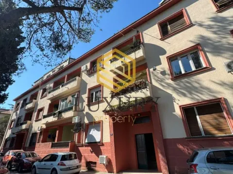 Prodaja, trosoban stan, 116m², Centar, Podgorica - image 1