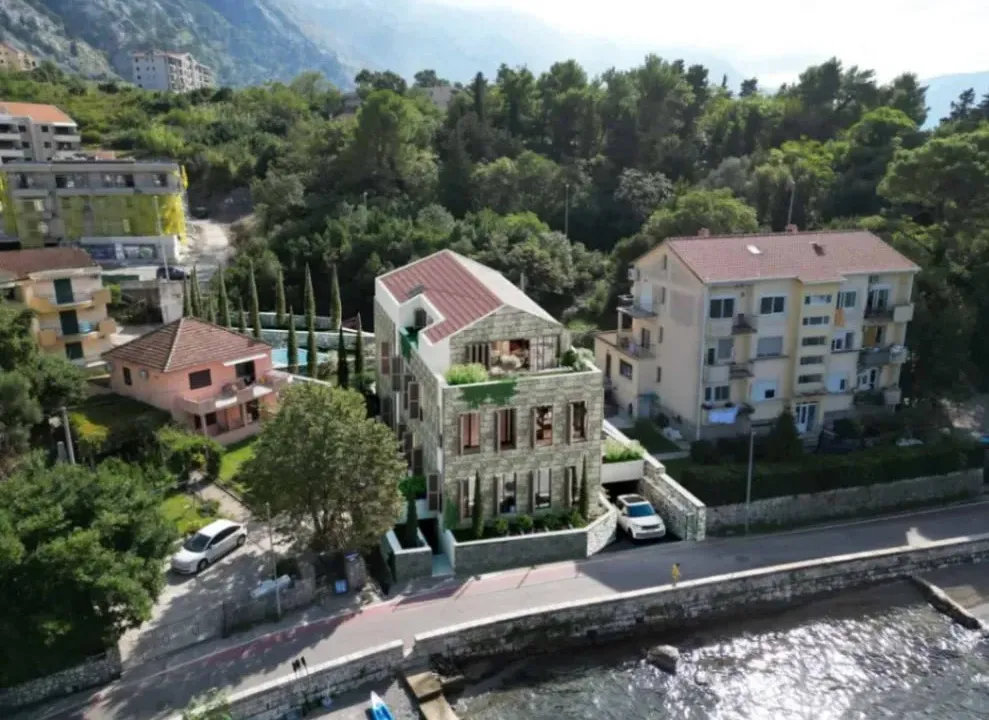 Sale, two bedroom apartment, 103m², Dobrota, Kotor