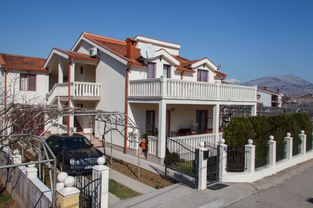 Prodaja, kuća, 375m², Zagorič, Podgorica