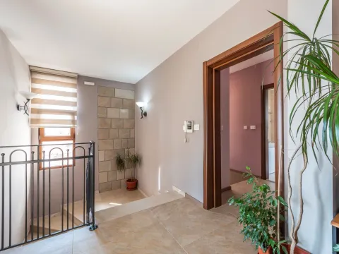 Prodaja, trosoban stan, 215m², Centar, Budva - image 17