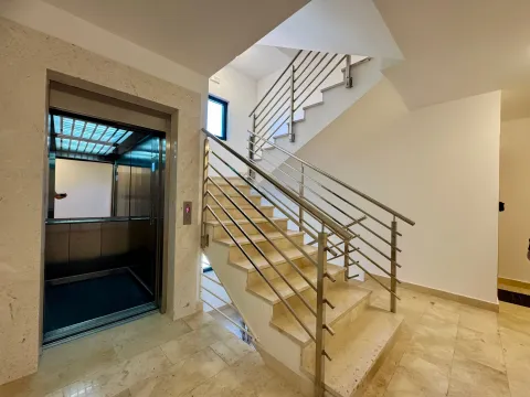 Izdavanje, garsonjera, 35m², Rafailovići, Budva - image 4