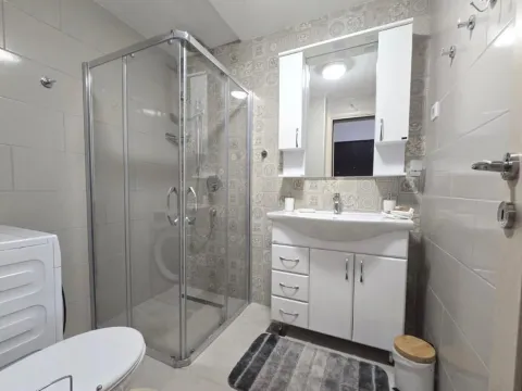 Izdavanje, jednosoban stan, 50m², Centar, Tivat - image 16