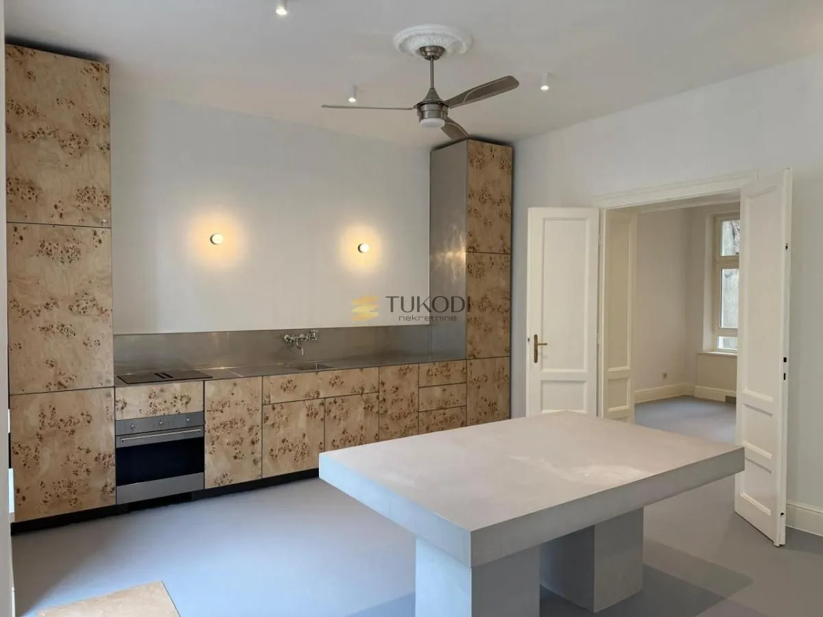 Izdavanje, poslovni prostor, 95m², Savski Venac, Beograd