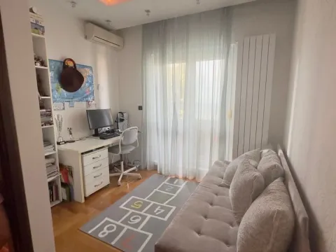 Prodaja, četvorosoban stan, 97m², Crveni Krst, Beograd - image 9