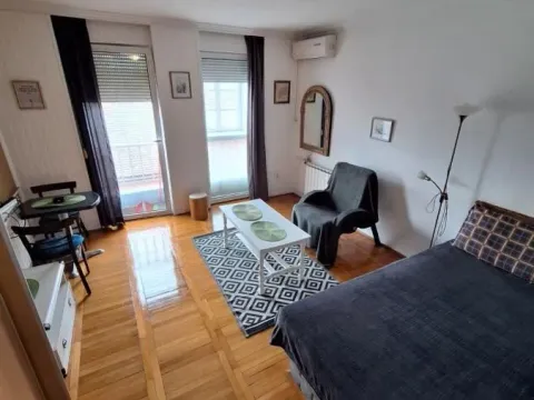 Izdavanje, garsonjera, 30m², Centar, Novi Sad - image 2