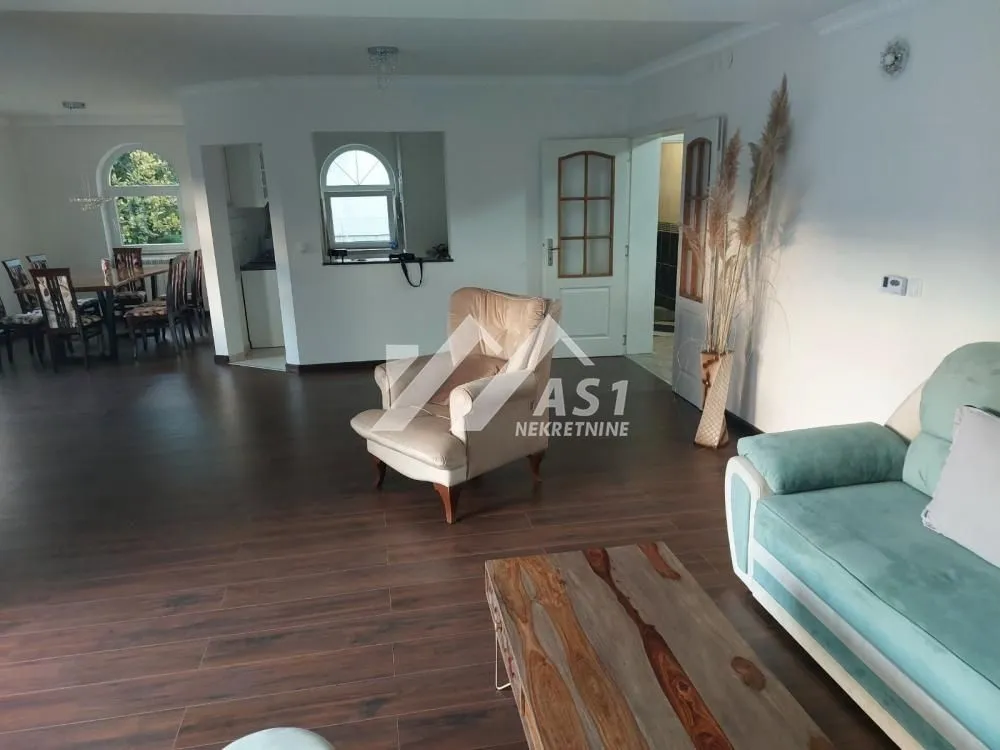 Rent, house, 225m², Lipov gaj, Novi Sad Sve Podlokacije