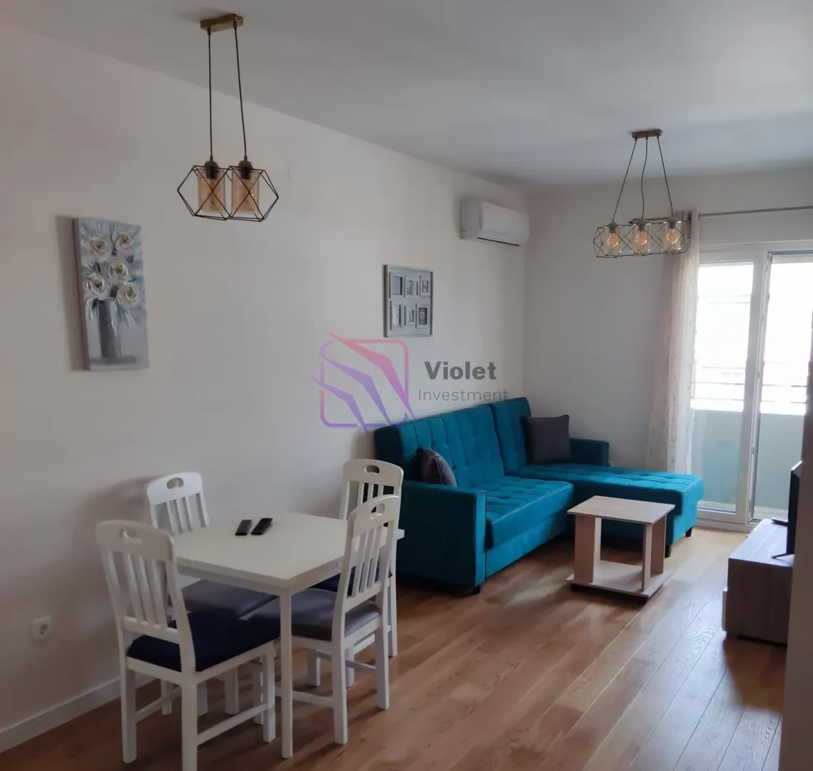 Izdavanje, jednosoban stan, 42m², Central Point, Podgorica