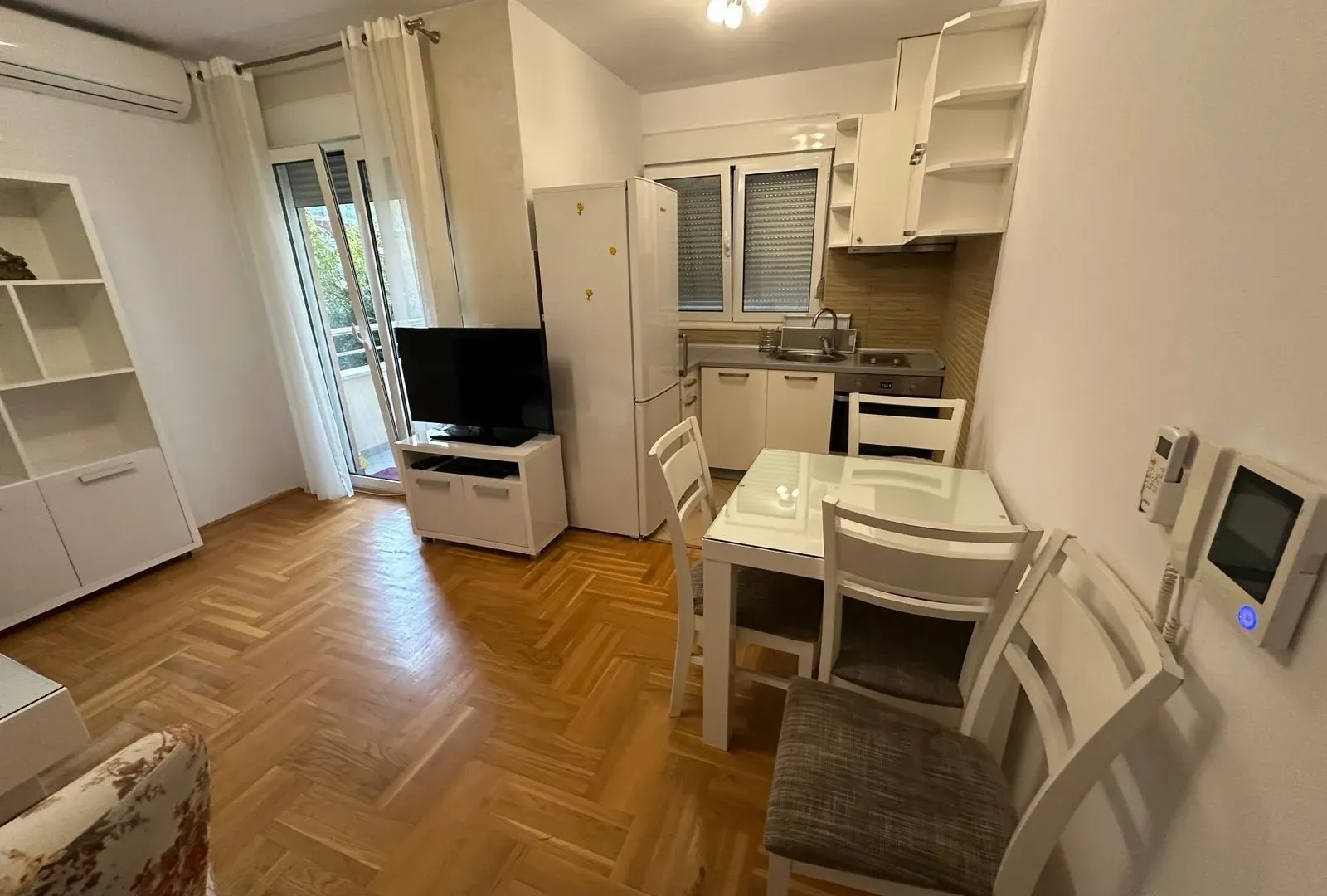Izdavanje, jednosoban stan, 52m², Budva, Crna Gora