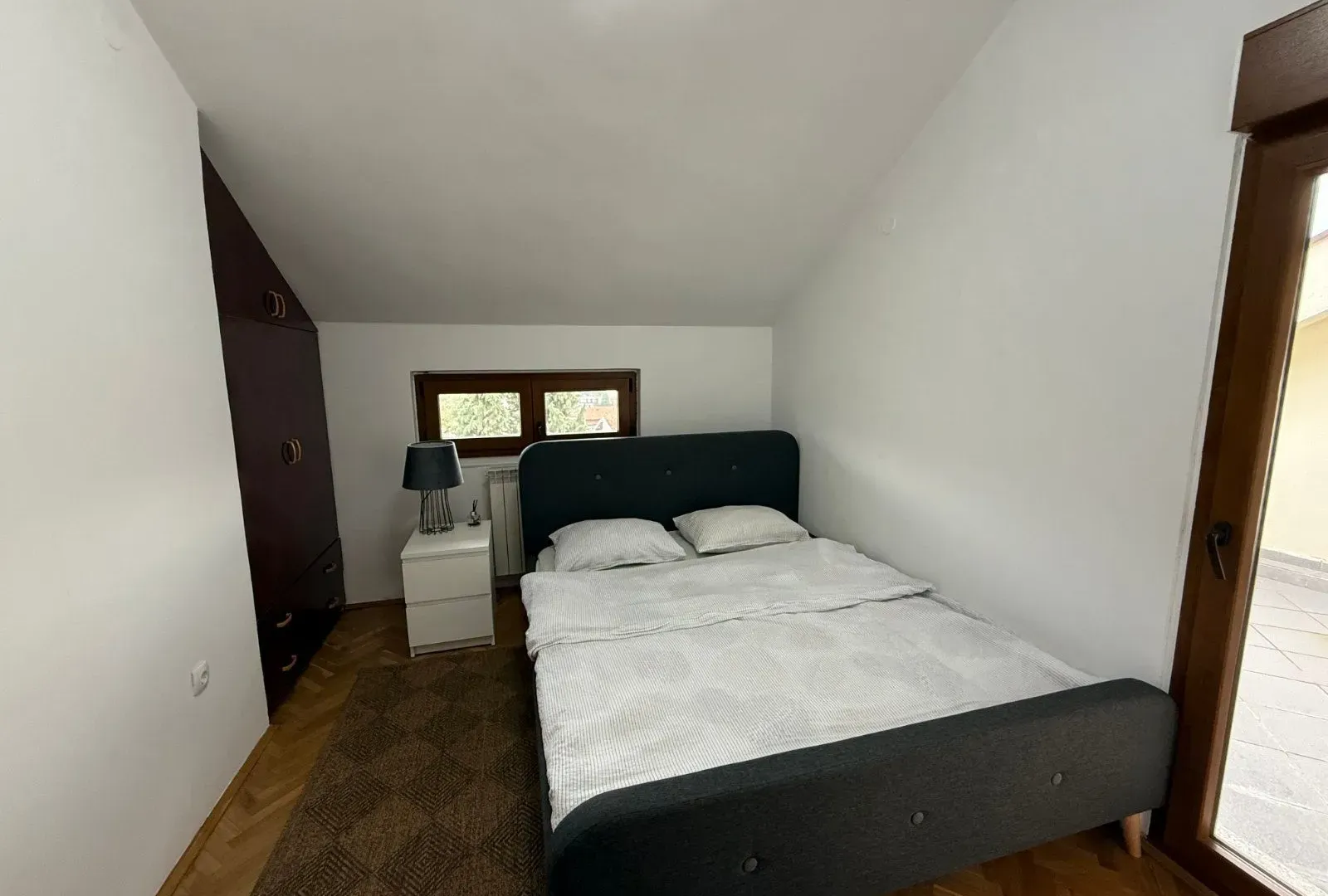 Izdavanje, stan, 300m², Gorica C, Podgorica