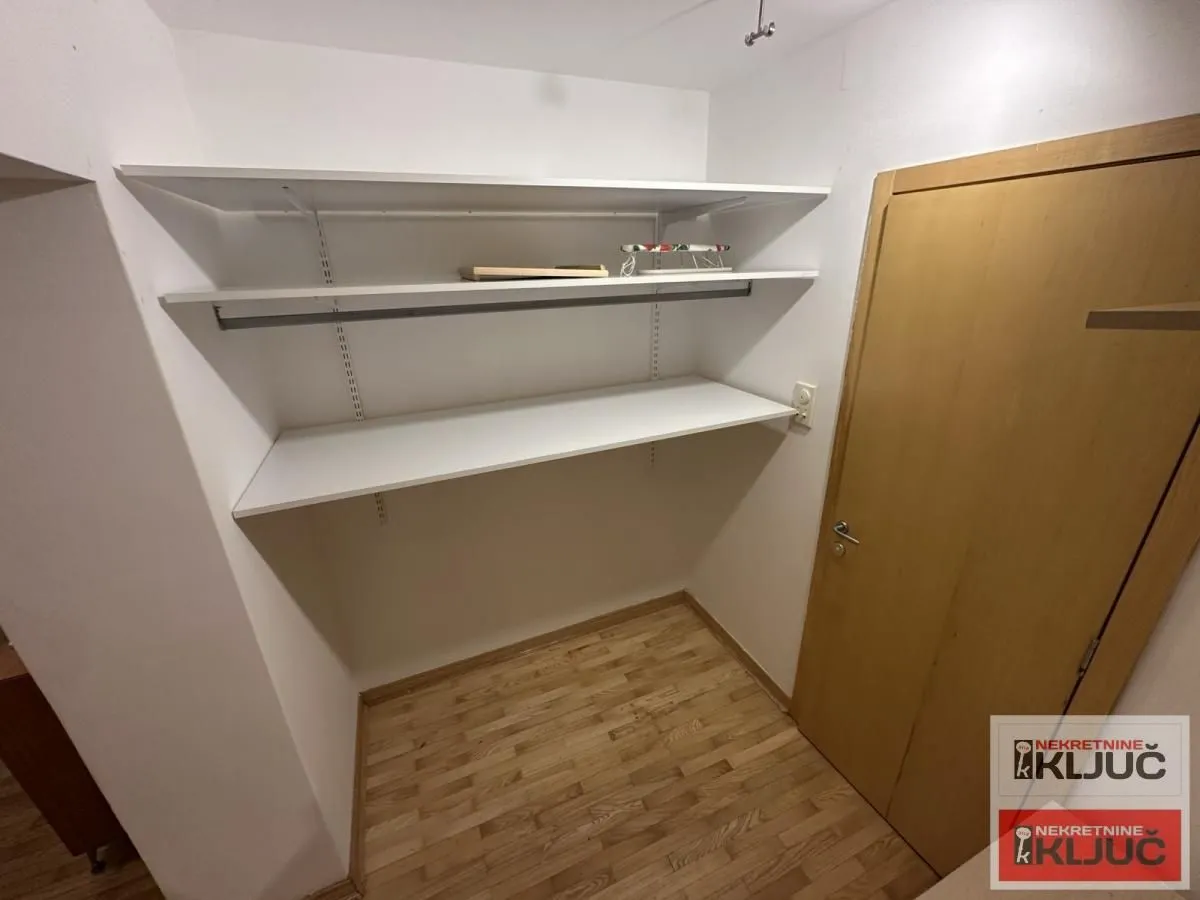 Izdavanje, dvosoban stan, 59m², Centar, Novi Sad