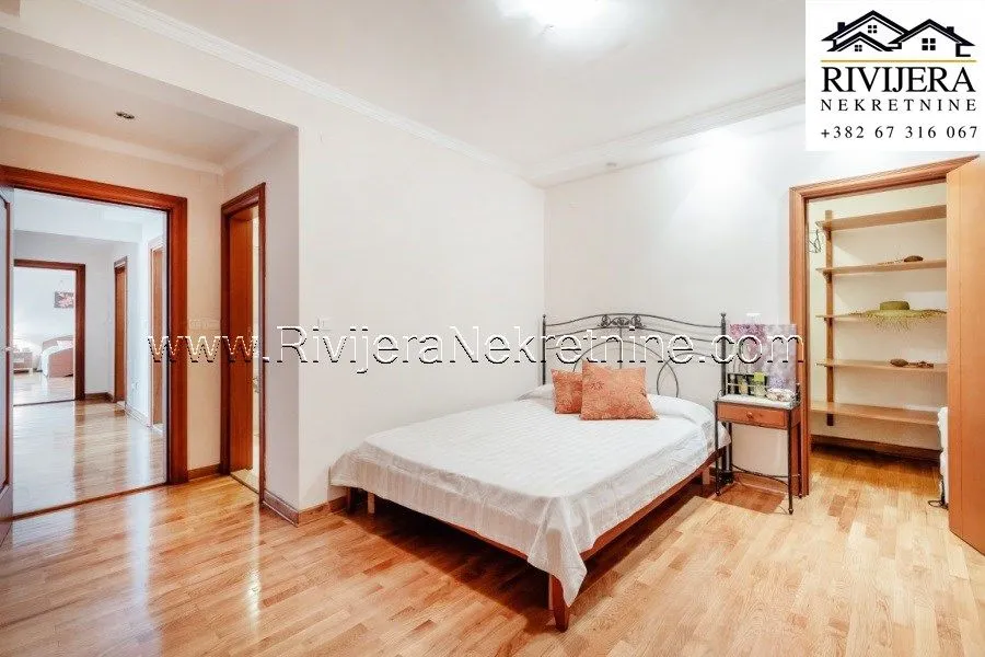 Prodaja, trosoban stan, 244m², Centar, Herceg Novi
