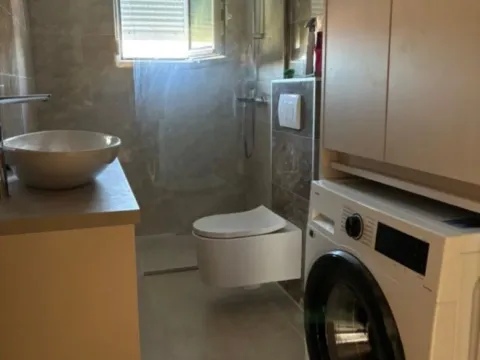 Izdavanje, kuća, 180m², Dalmatinska ulica, Podgorica - image 4