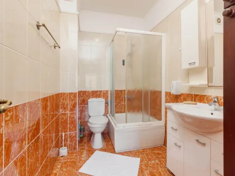 Prodaja, dvosoban stan, 84m², Kostanjica, Kotor - image 13