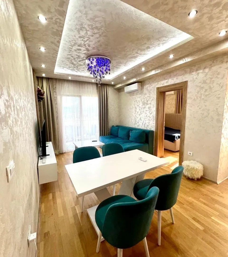 Izdavanje, trosoban stan, 70m², Stari Aerodrom, Podgorica