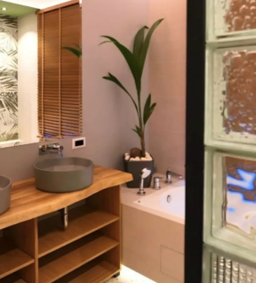 Prodaja, četvorosoban stan, 236m², Tivat, Crna Gora
