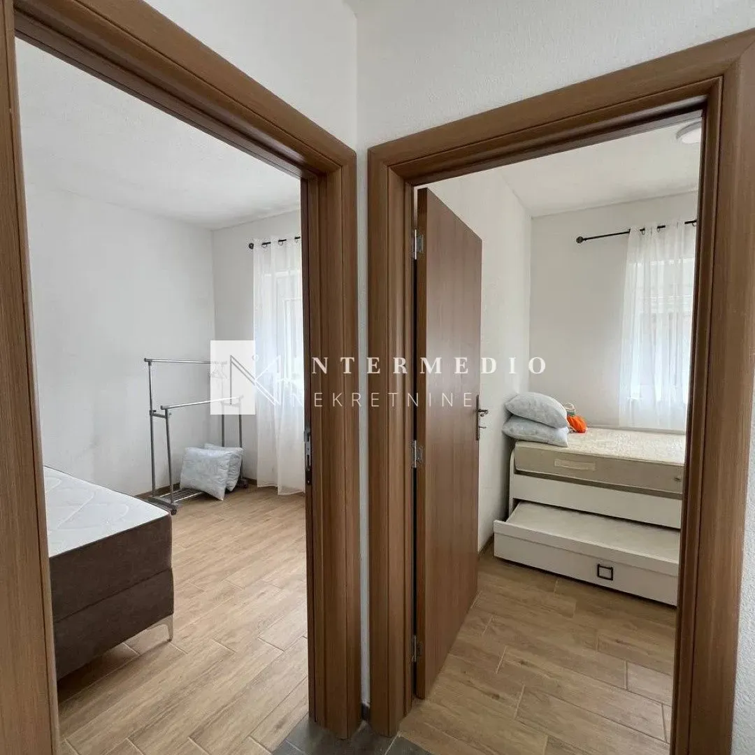 Izdavanje, dvosoban stan, 80m², Zelenika, Herceg Novi