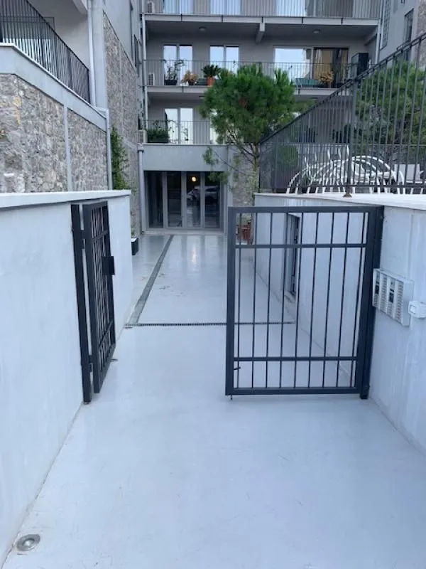 Prodaja, četvorosoban stan, 403m², Dobrota, Kotor