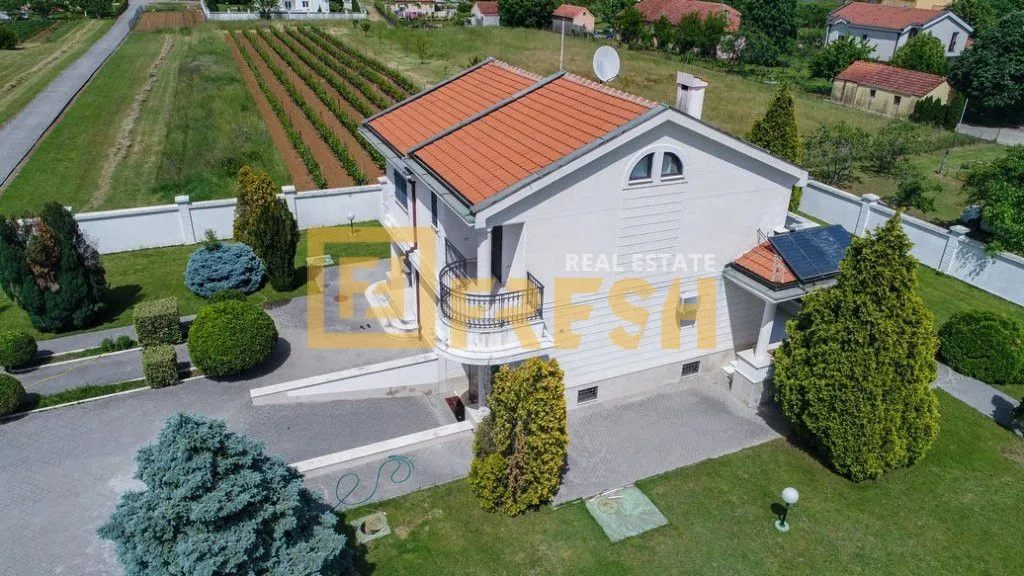 Prodaja, kuća, 320m², Tološi, Podgorica
