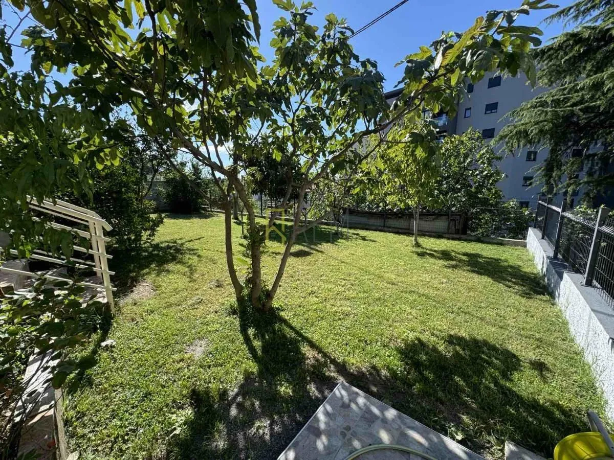 Rent, house, 100m², Centar, Podgorica