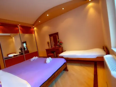 Rent, apartment, 120m², Kotor, Crna Gora - image 3