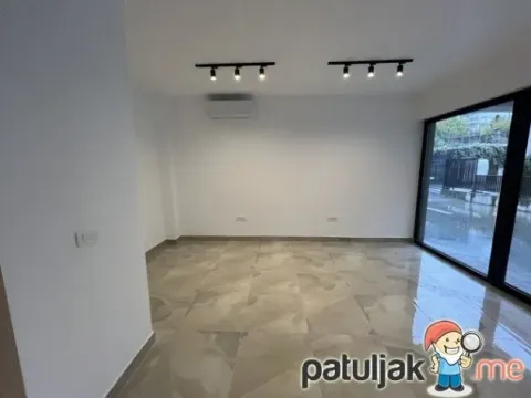 Izdavanje, poslovni prostor, 20m², Centar, Podgorica - image 4