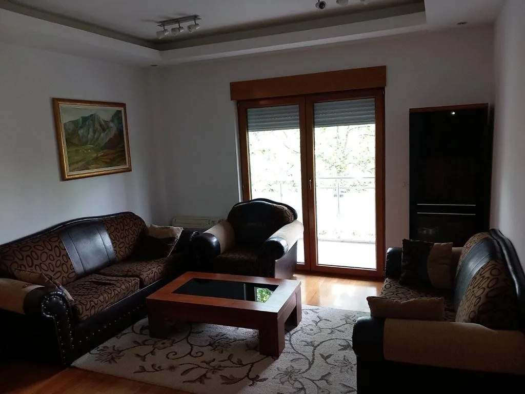 Izdavanje, trosoban stan, 105m², Preko Morače, Podgorica