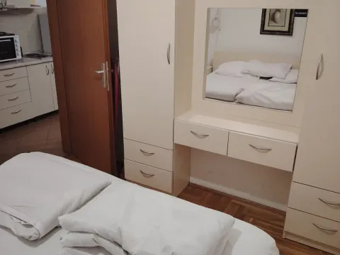 Rent, one bedroom apartment, 40m², Maine, Budva - image 5