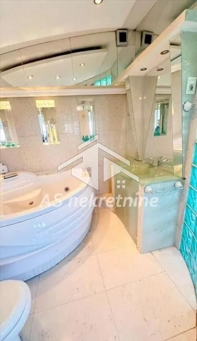 Izdavanje, trosoban stan, 160m², Novi Beograd Blok 61, Novi Beograd Sve Podlokacije