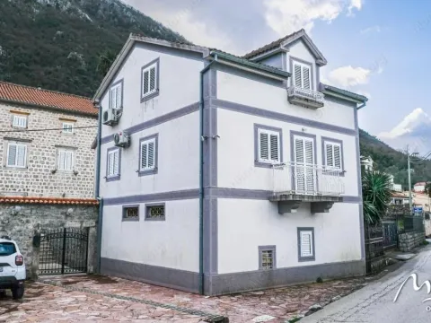 Sale, house, 150m², Stoliv, Kotor - image 2