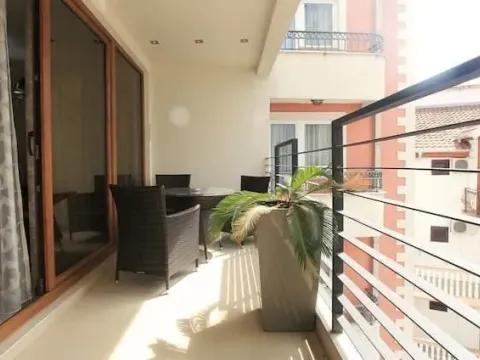 Rent, two bedroom apartment, 76m², Centar, Budva - image 2