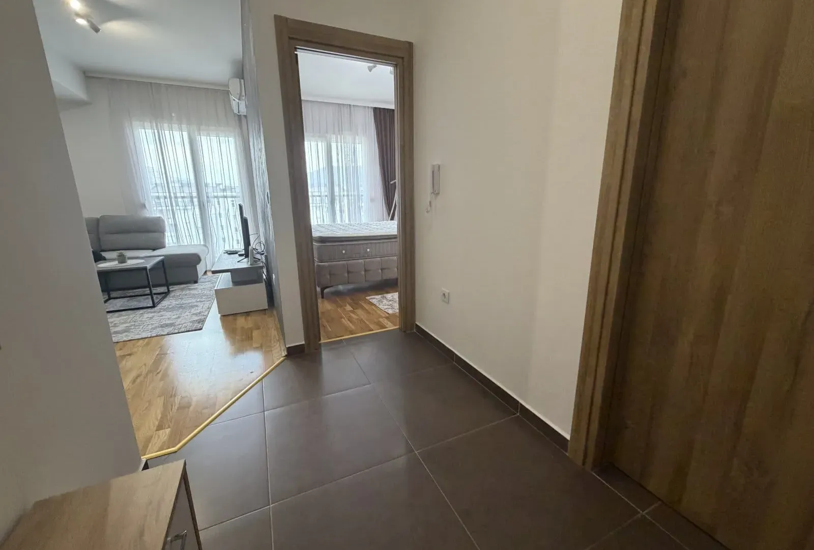 Izdavanje, jednosoban stan, 39m², Stari Aerodrom, Podgorica