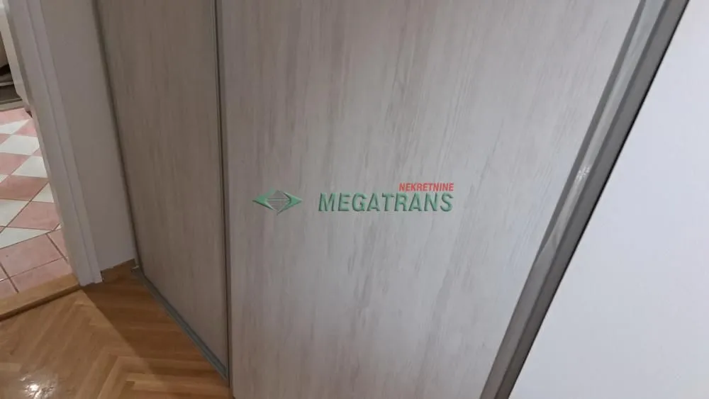 Izdavanje, trosoban stan, 72m², Centar, Novi Sad