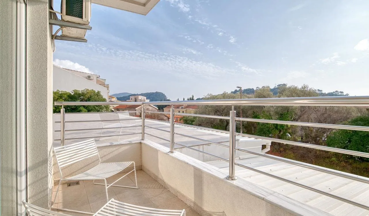 Sale, two bedroom apartment, 60m², Petrovac, Budva
