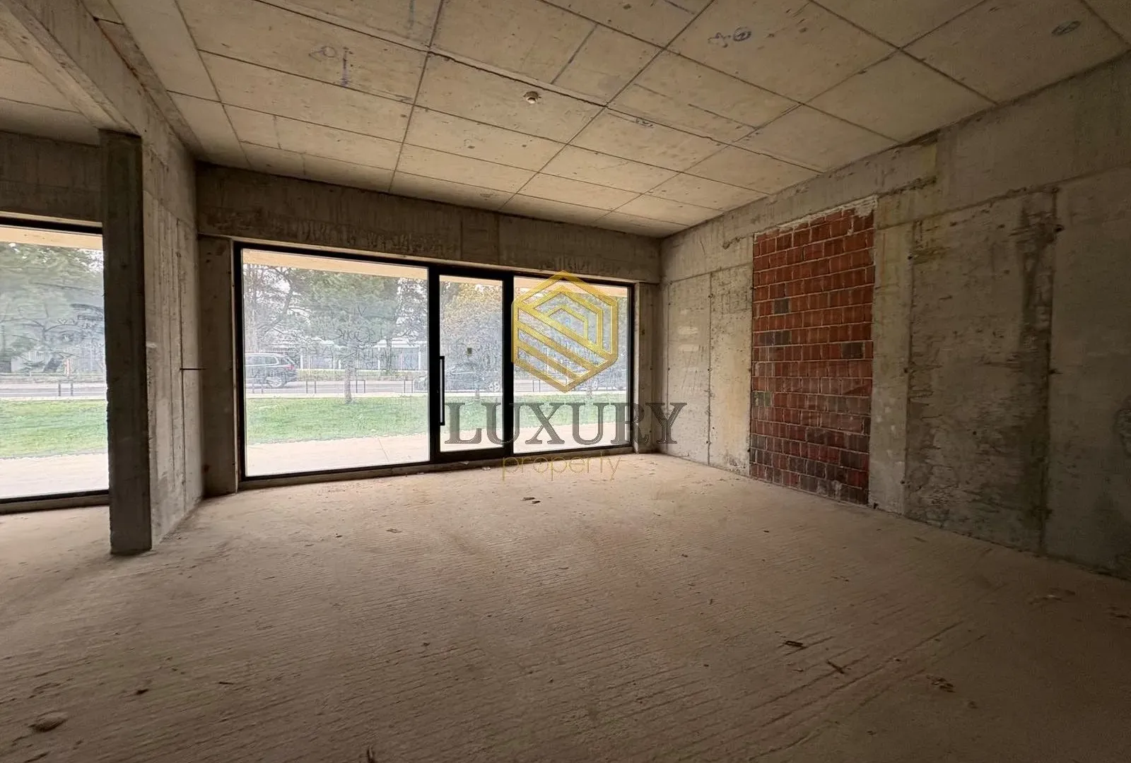 Izdavanje, poslovni prostor, 175m², City Kej, Podgorica