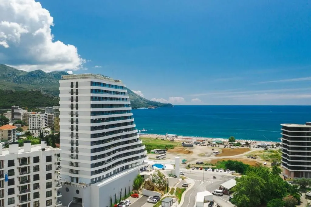 Prodaja, dvosoban stan, 65m², Bečići, Budva