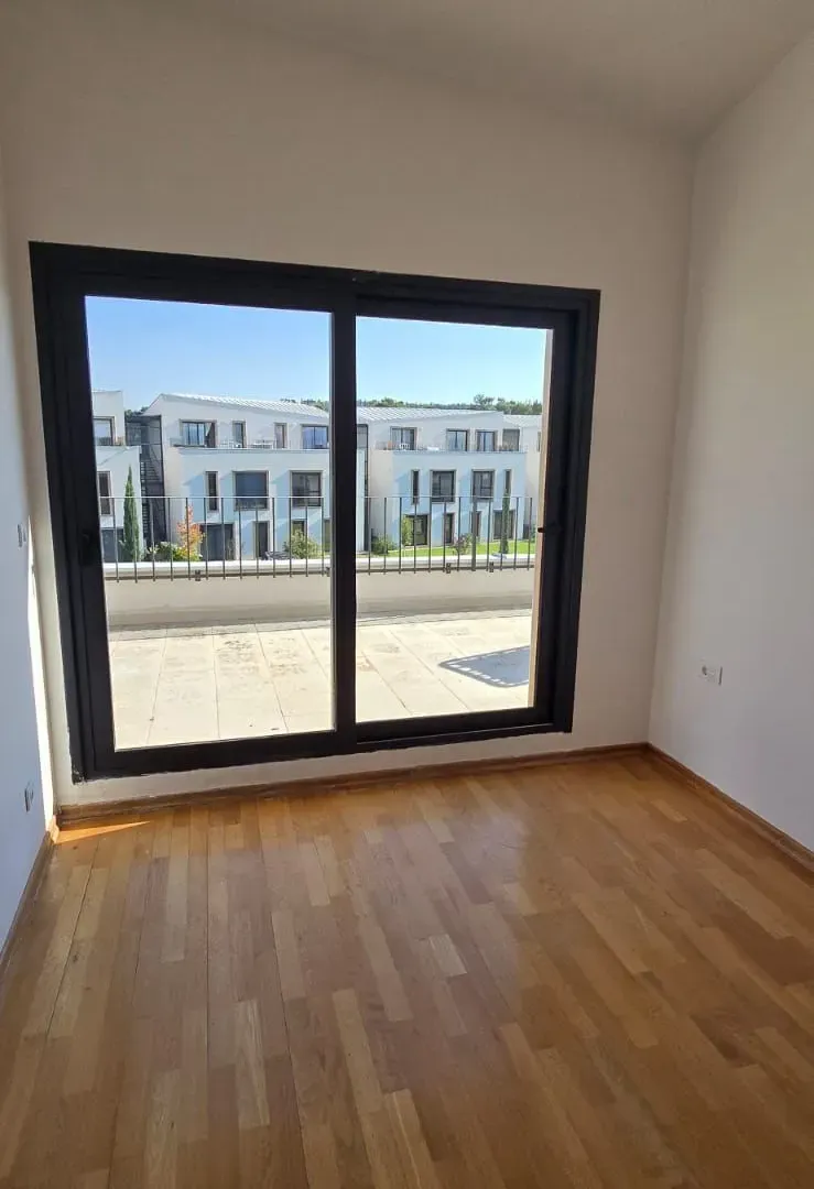 Prodaja, dvosoban stan, 101m², Zagorič, Podgorica