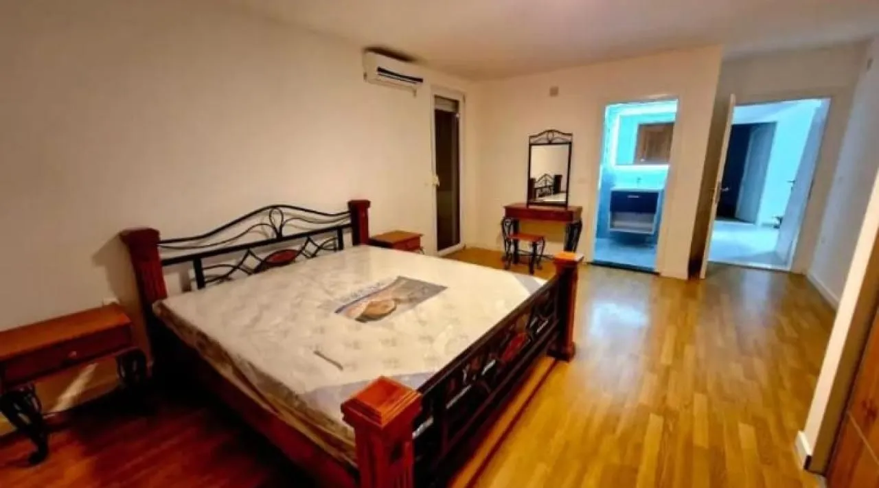 Rent, three bedroom apartment, 140m², Tomba, Bar