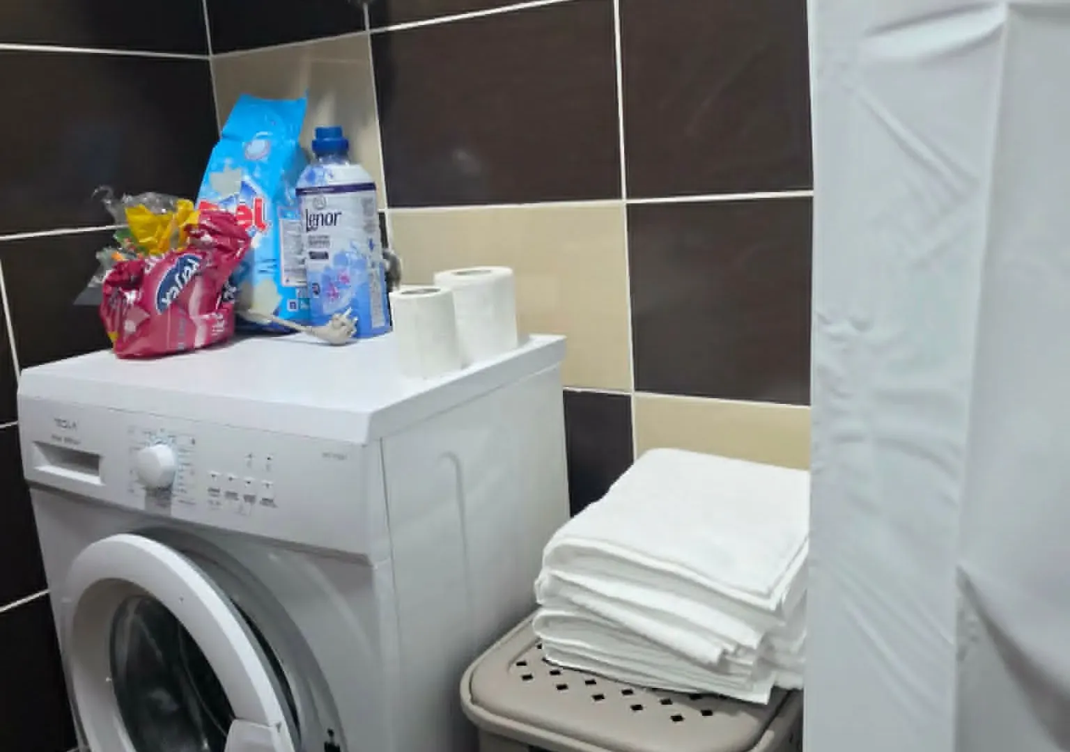 Izdavanje, jednosoban stan, 30m², Đenovići, Herceg Novi