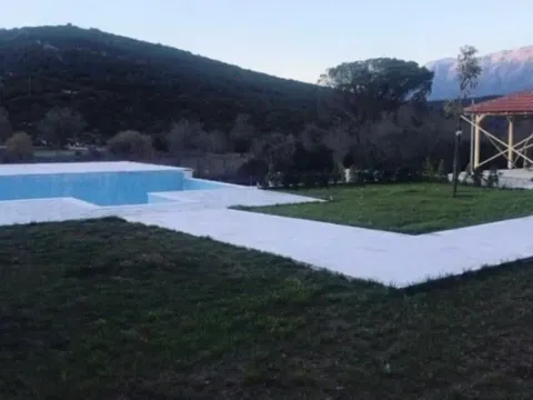 Izdavanje, kuća, 185m², Krimovica, Kotor - image 2